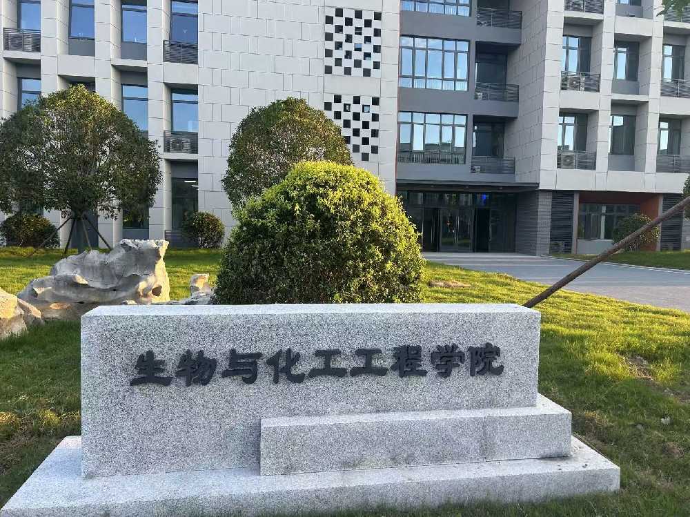 恩施土家族苗族自治州扬州职业大学体育场高杆灯项目